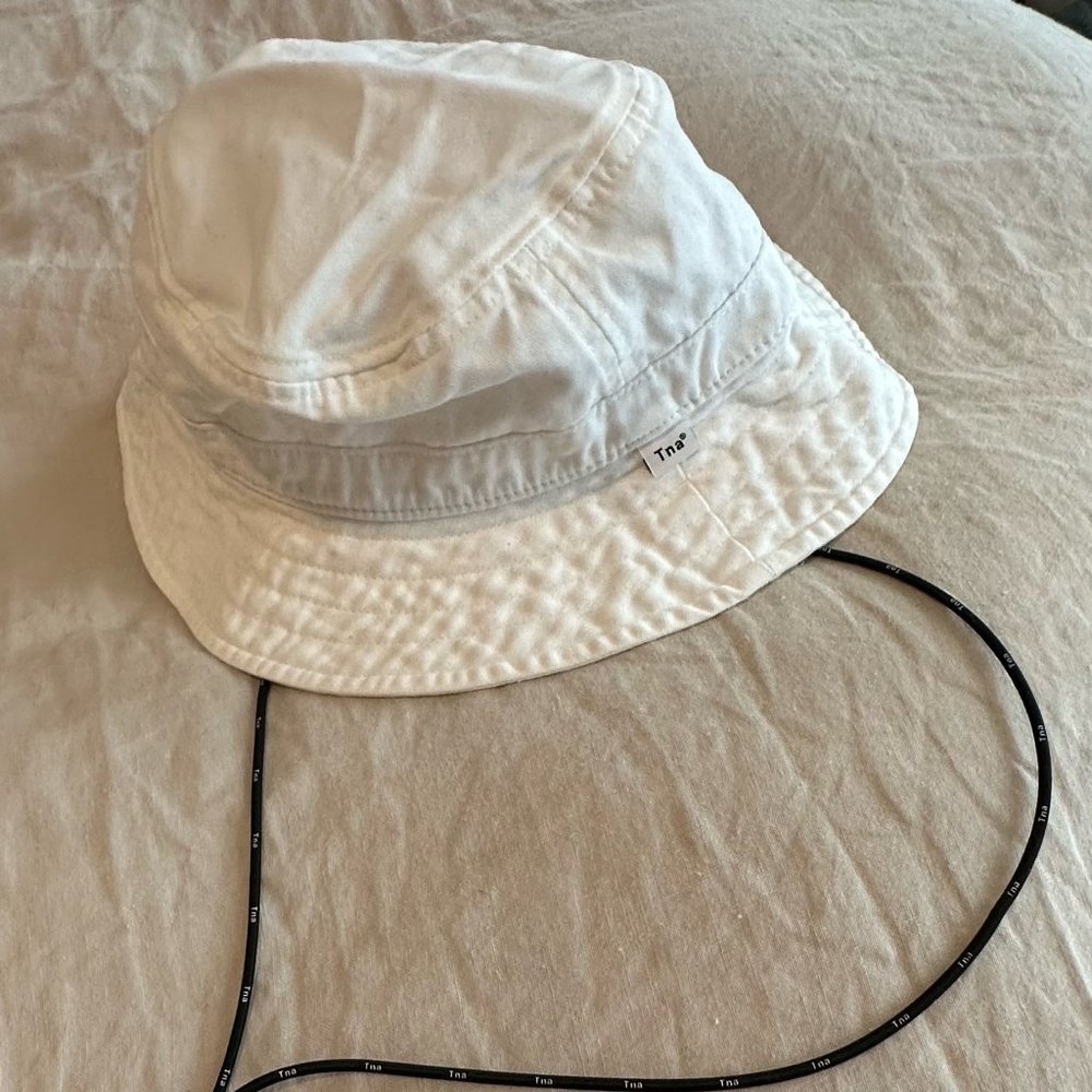Aritzia TNA Bucket Hat White Logo M/L
